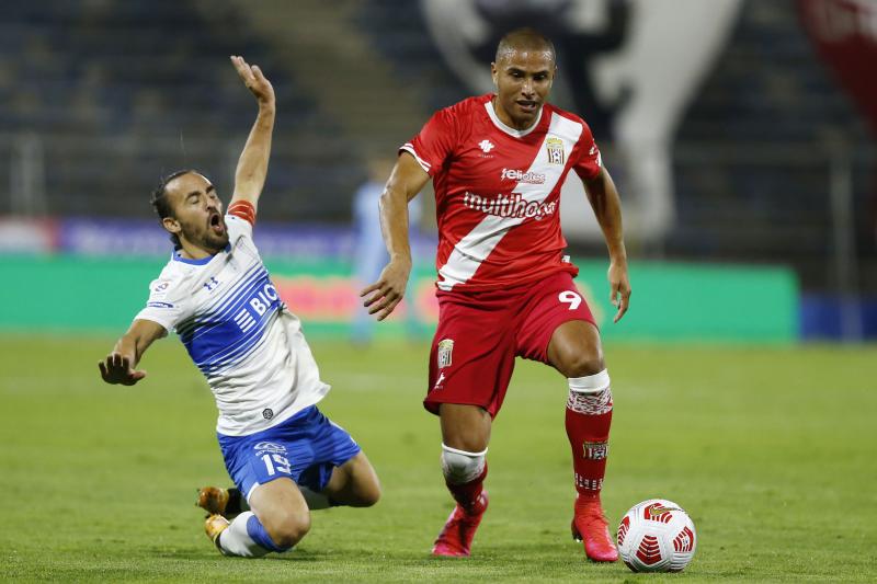 Leandro Benegas se impone a Leandro Fernández en duelo de delanteros.