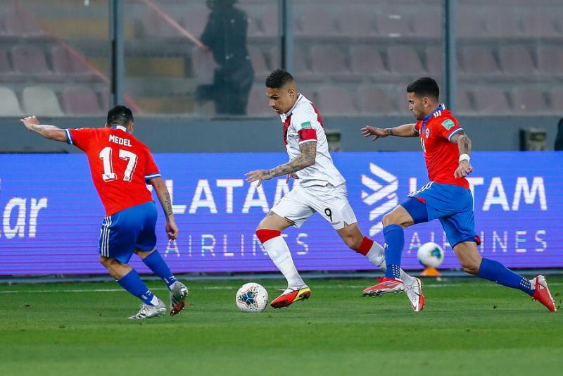 Paolo Guerrero será compañero de Óscar Opazo y Gabriel Arias en Racing. Crédito: Photosport.