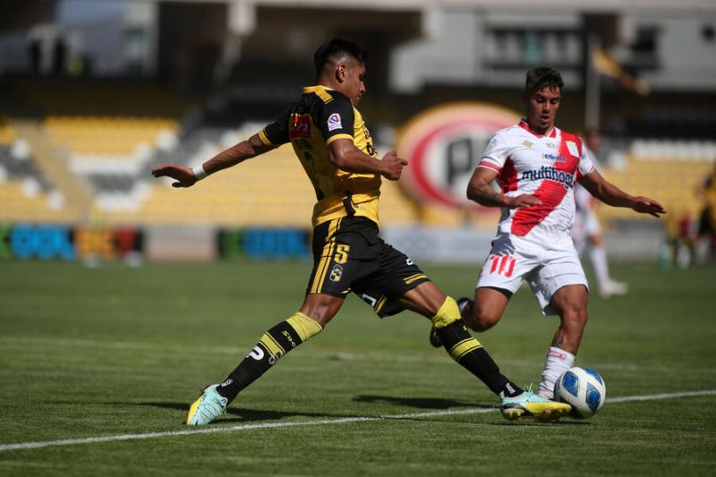 Curicó Unido recibe a Coquimbo Unido en La Granja. Crédito: Photosport.