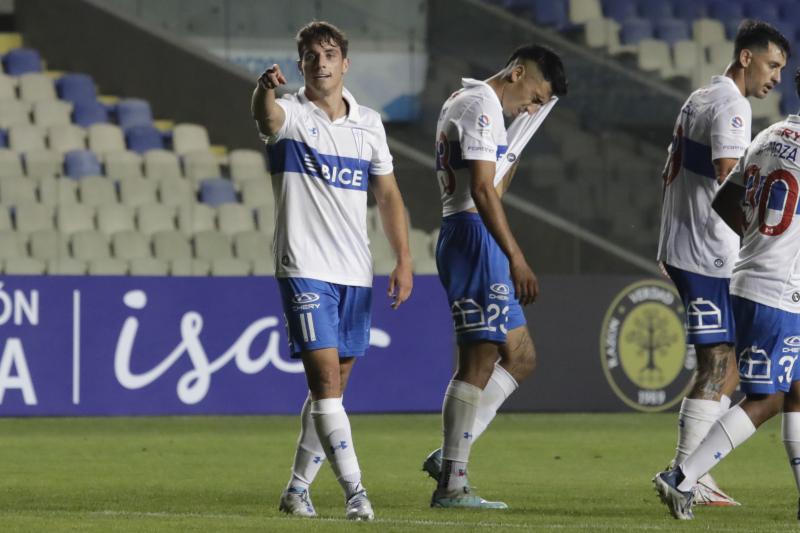 Clemente Montes venía jugando como volante durante la pretemporada de la UC - Photosport