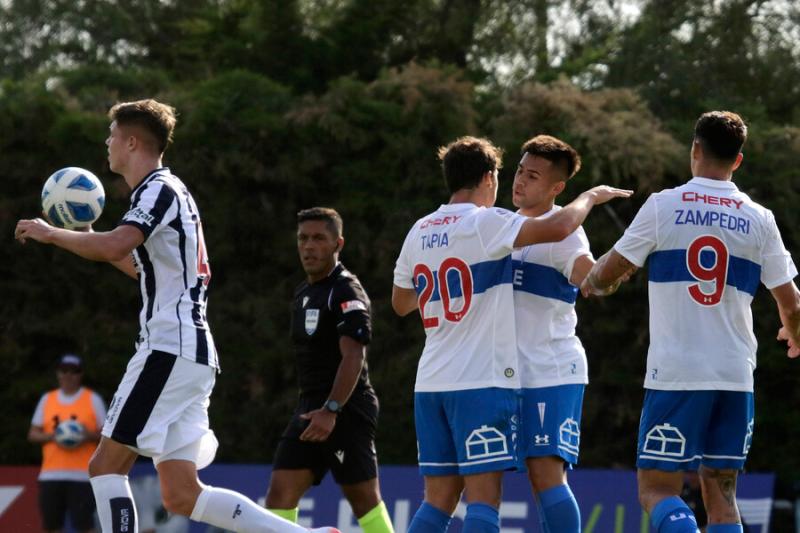 Universidad Católica venció a Talleres de Córdoba en Las Condes. Imagen: Photosport.