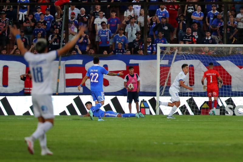 El estado de la cancha complicó a la U - Photosport