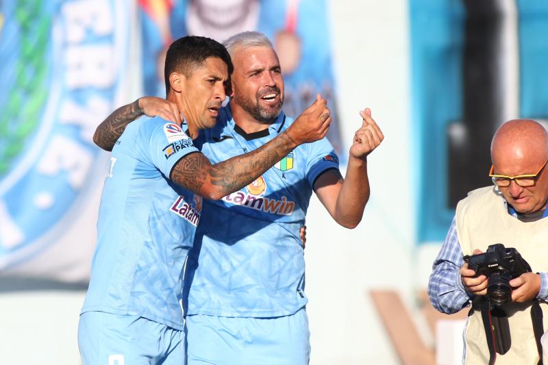O'Higgins celebró la goleada frente a Colo Colo en Rancagua.