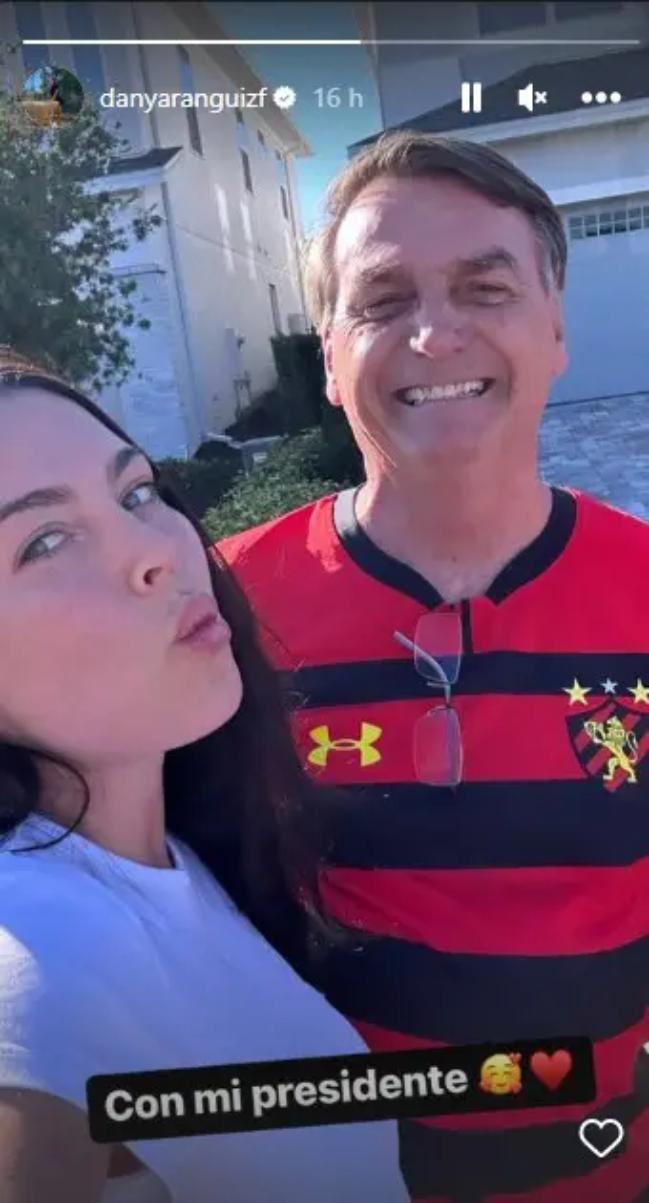 Daniela Aránguiz, esposa de Jorge Valdivia, dejó la grande tras subir una imagen con Jair Bolsonaro. (Instagram)