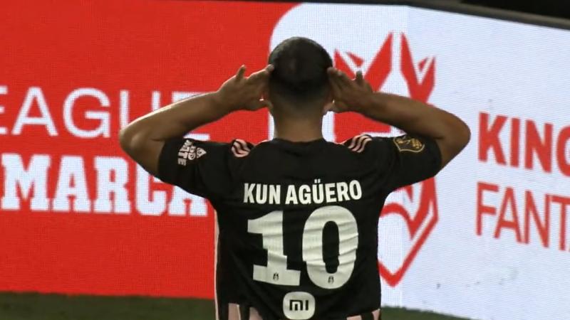 El Kun celebró su gol con un 'Topo Gigio' a Ibai - Captura