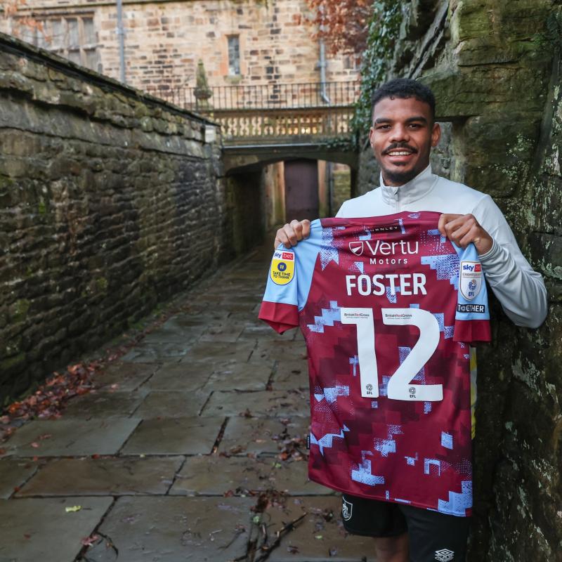 Lyle Foster llegó a Burnley con una presentación parodiando a Shrek - Twitter
