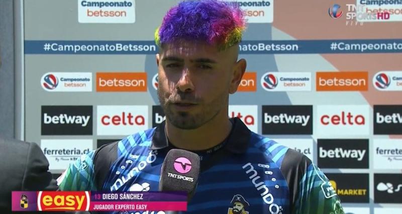Mono Sánchez sorprendió con su nuevo look en el partido de Coquimbo - Captura