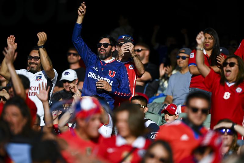 En el amistoso de la Roja con Argentina un montón de chilenos llegaron a alentar al combinado nacional (FIFA)