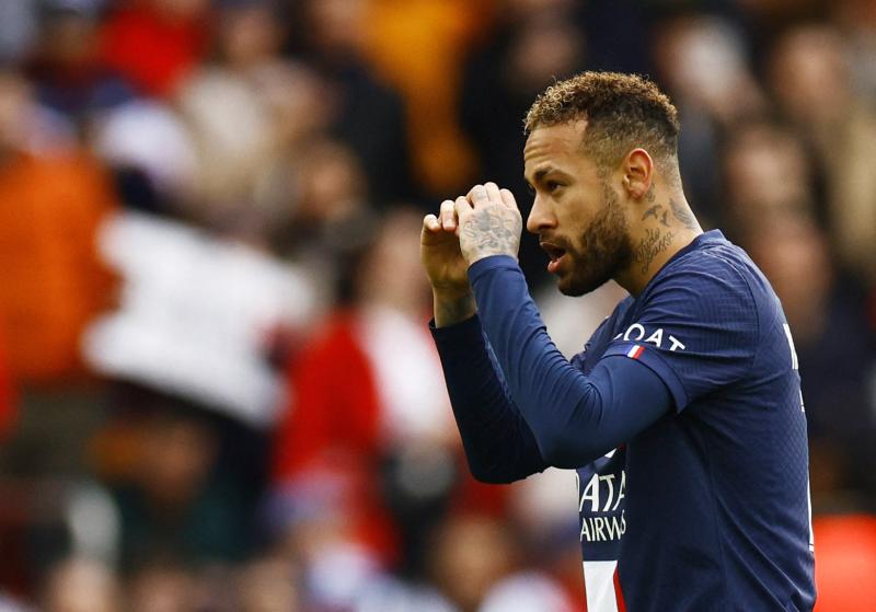 Neymar sigue en el ojo del huracán por su comportamiento fuera de la cancha. (Reuters)