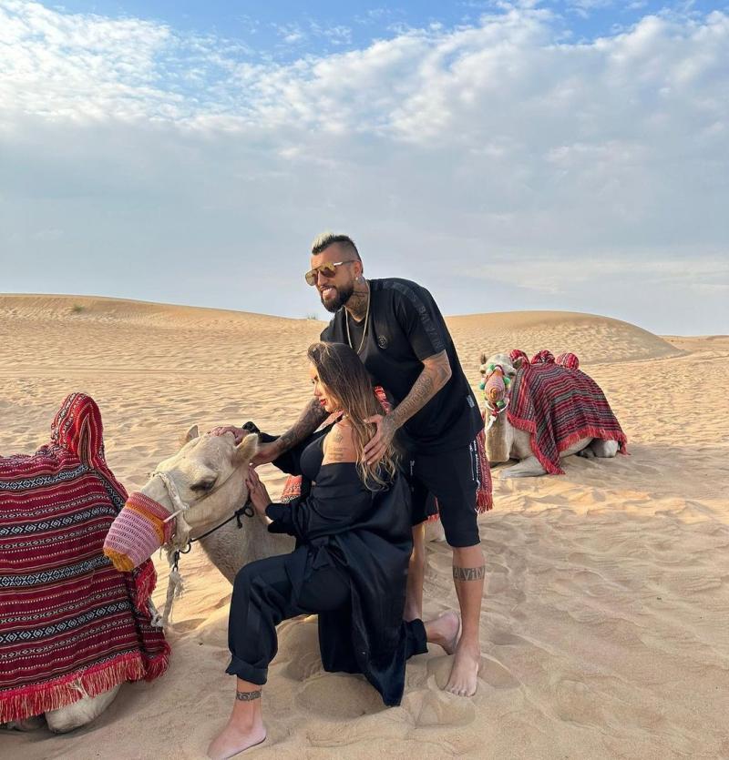 Arturo Vidal junto a Sonia Isaza.