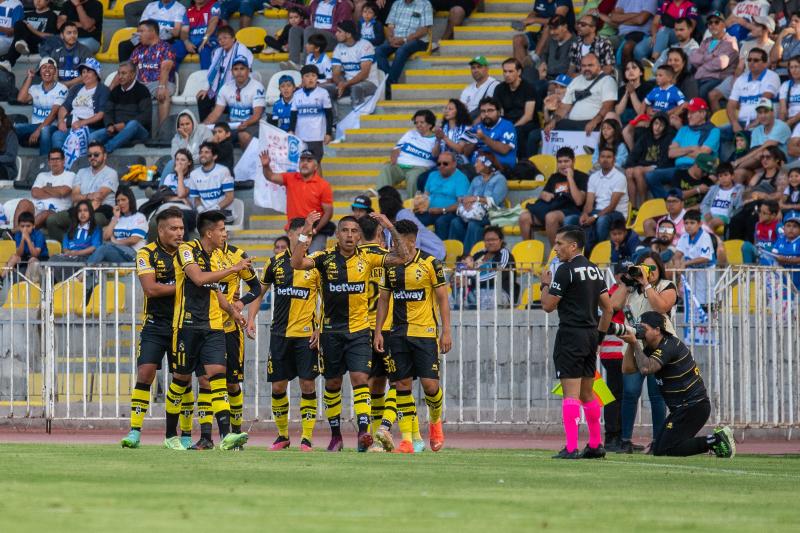 Coquimbo Unido derrotó a la UC con un agónico gol - Agencia UNO