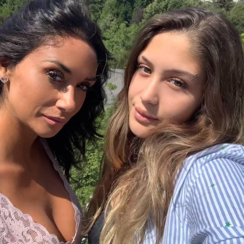 Pamela Díaz junto a su hija Trinidad Neira.
