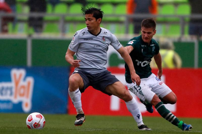 Falleció el padre de Matías Fernández a los 70 años. Crédito: Photosport.