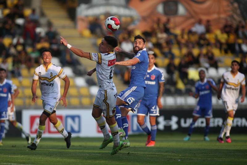 Luis Felipe Gallegos perdió el puesto en el mediocampos de la U.