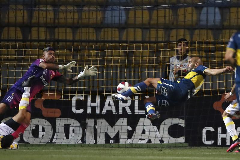 Tras esa jugada desaprovechada por Coquimbo Unido, Everton abrió el marcador - Photosport