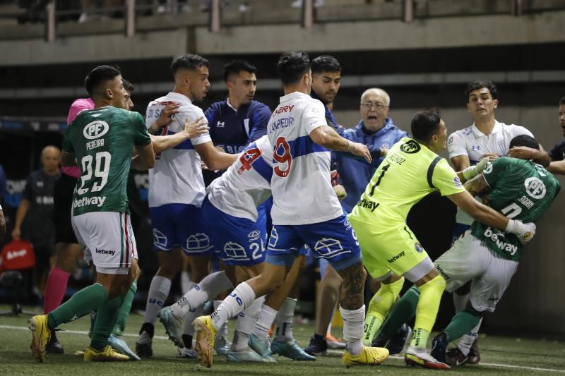 La polémica pelea entre Audax y la UC dejó tres suspendidos - Photosport