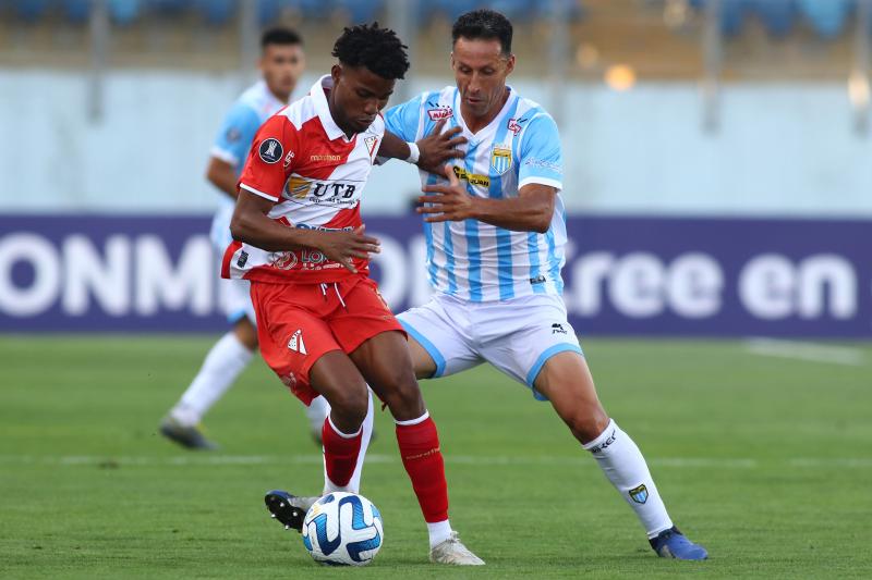 Christian Vilches fue una de las figuras de Magallanes en su regreso a la Copa Libertadores - Photosport