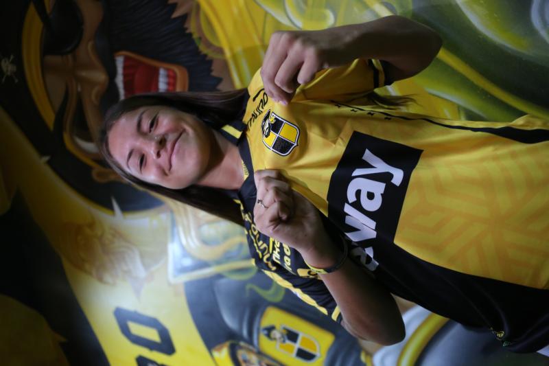 Natsumy Millones se convierte en la primera futbolista profesional de Coquimbo Unido.
