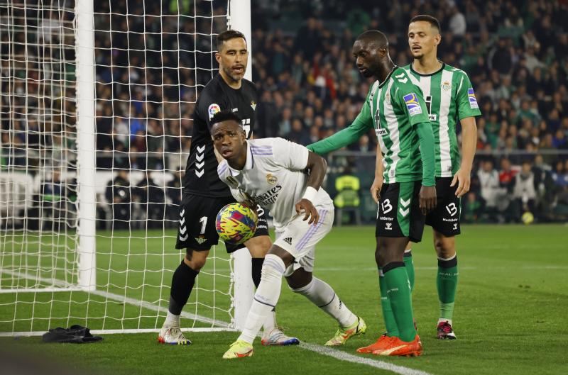 Claudio Bravo fue una de las grandes figuras del compromiso. Imagen: Reuters.