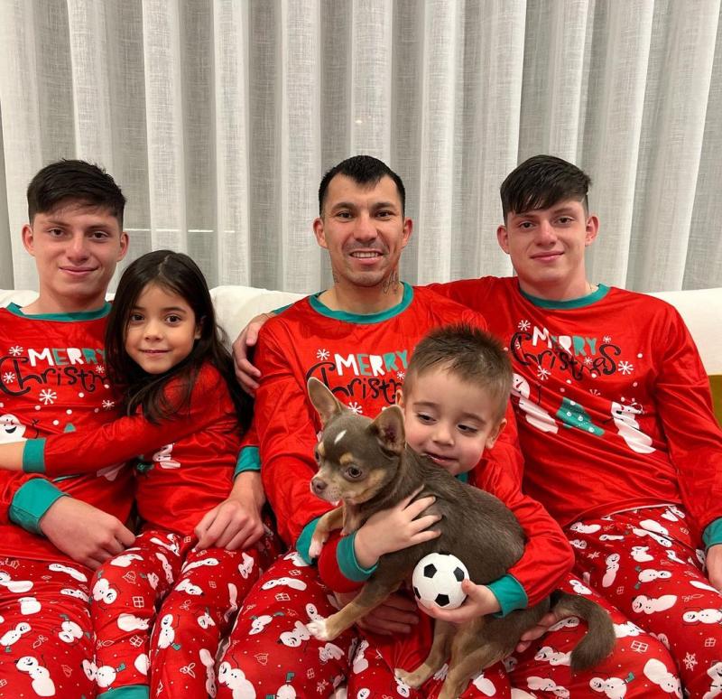 Gary Medel comparte habitualmente con sus hijos en Europa o cuando visita Chile - Instagram