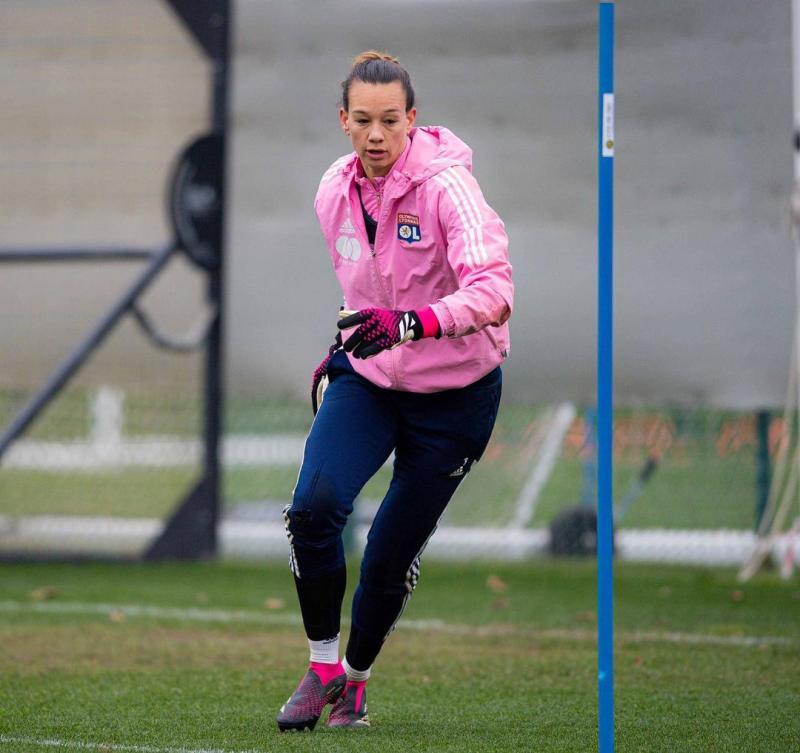 Christiane Endler busca ganar nuevamente la Champions League. Imagen: Instagram.