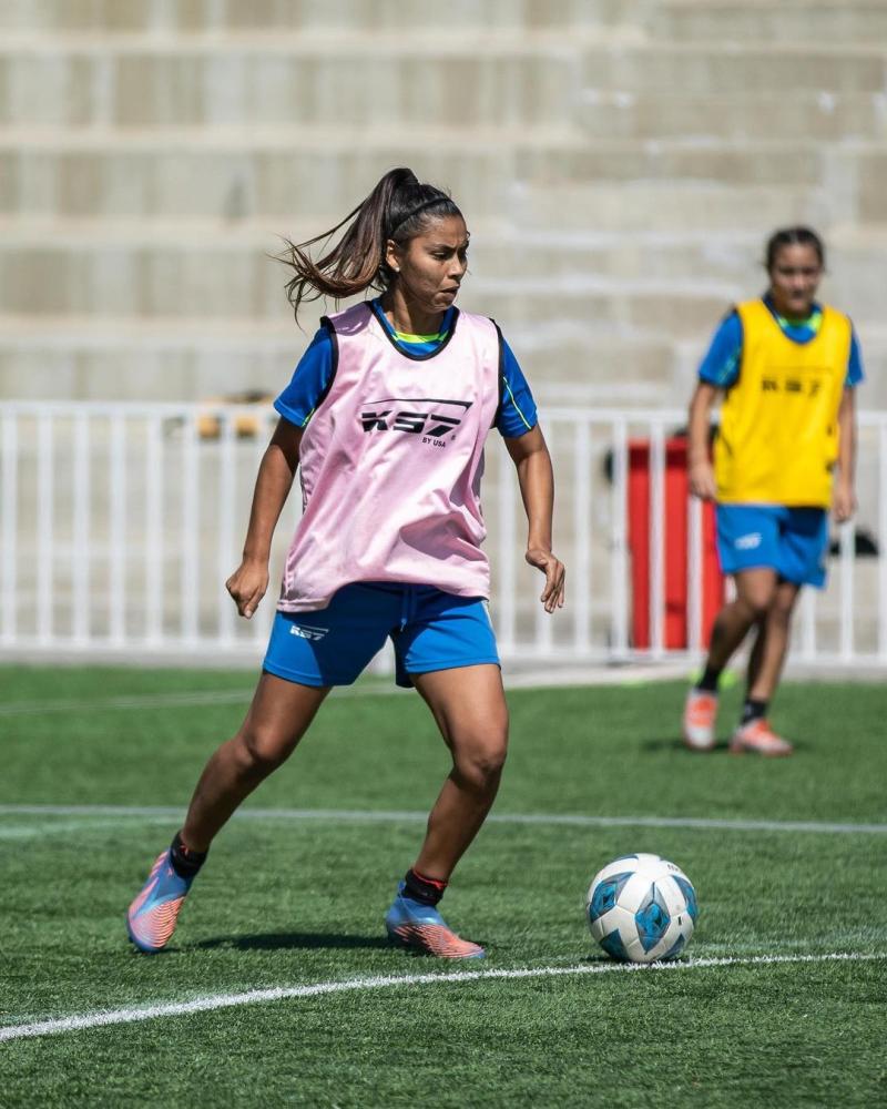 Daniela Pardo entrenando hace semanas junto a Santiago Morning.