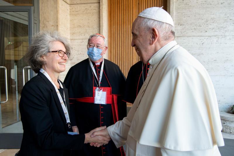 AFP - Nathalie Becquart y Papa Francisco en 2021