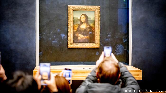 Deutsche Welle - La famosa Gioconda de Leonardo Da Vinci en el museo de Louvre de París.