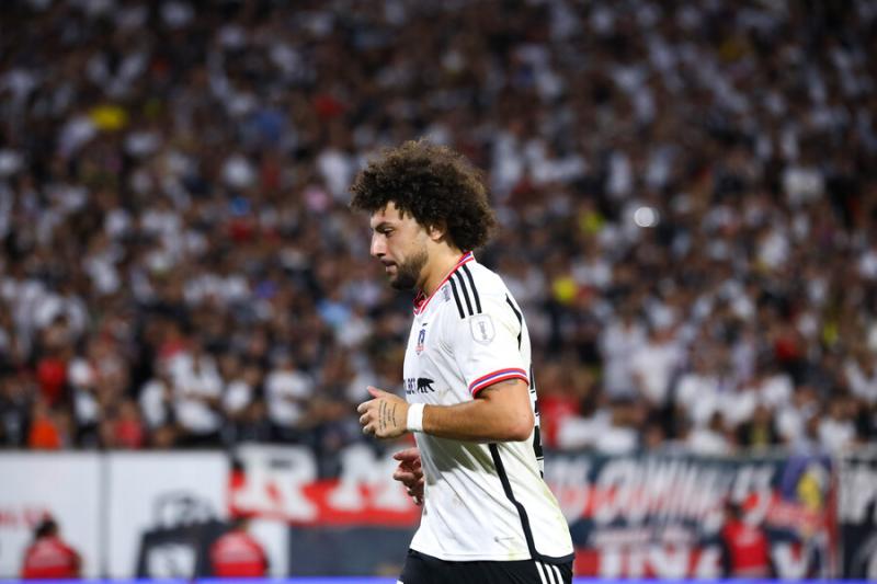 Maxi Falcón perdió la titularidad en Colo Colo. Crédito: Photosport.