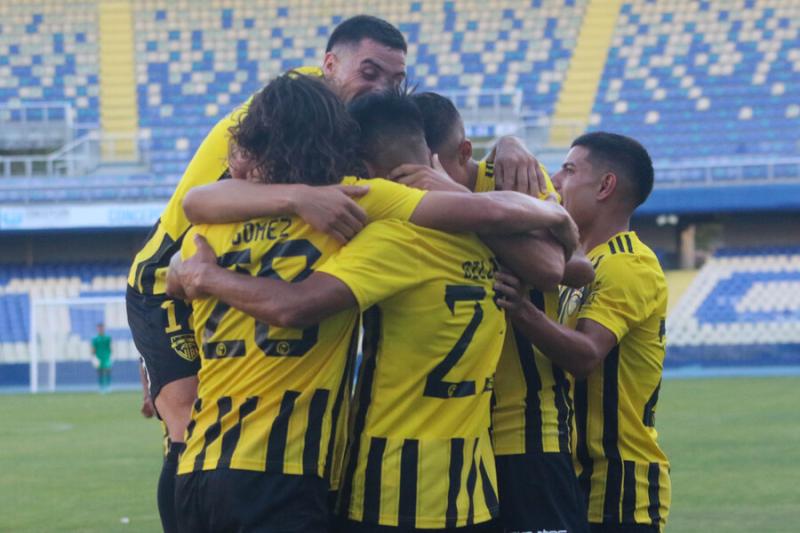 Fernández Vial es uno de los equipos que podría ser sancionado en Segunda División. Crédito: Agencia Uno.