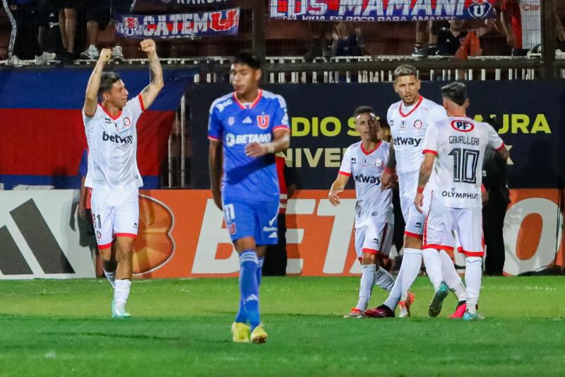 César Pérez celebró con el mismo baile que Tabilo cuando le anotó a la U - Agencia UNO