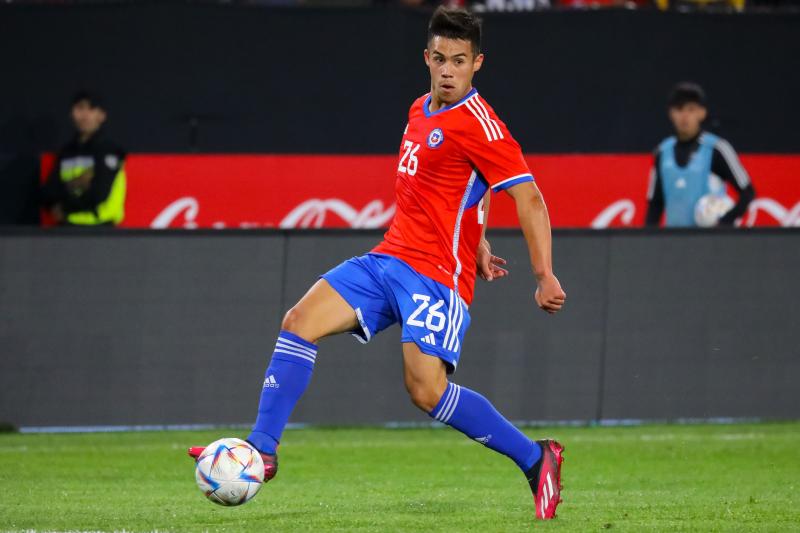 Alexander Aravena con La Roja. (Agencia Uno)