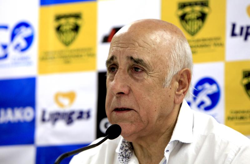 La última experiencia de Nelson Acosta en el fútbol fue como director deportivo de Fernández Vial en 2016 - Agencia UNO