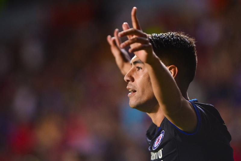 Felipe Mora en sus tiempos de Cruz Azul - Agencia Uno