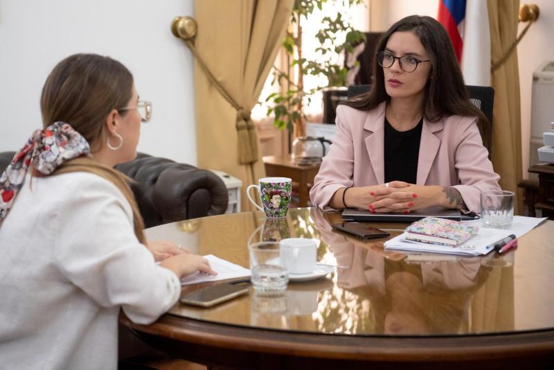 Andrea Robles - T13 entrevista Camila Vallejo