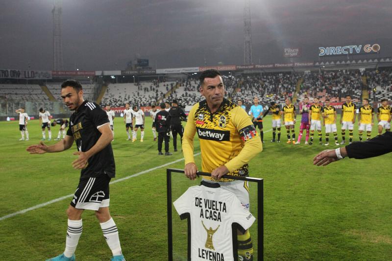 Esteban Paredes vivirá su gran despedida del fútbol profesional. Imagen: Photosport.