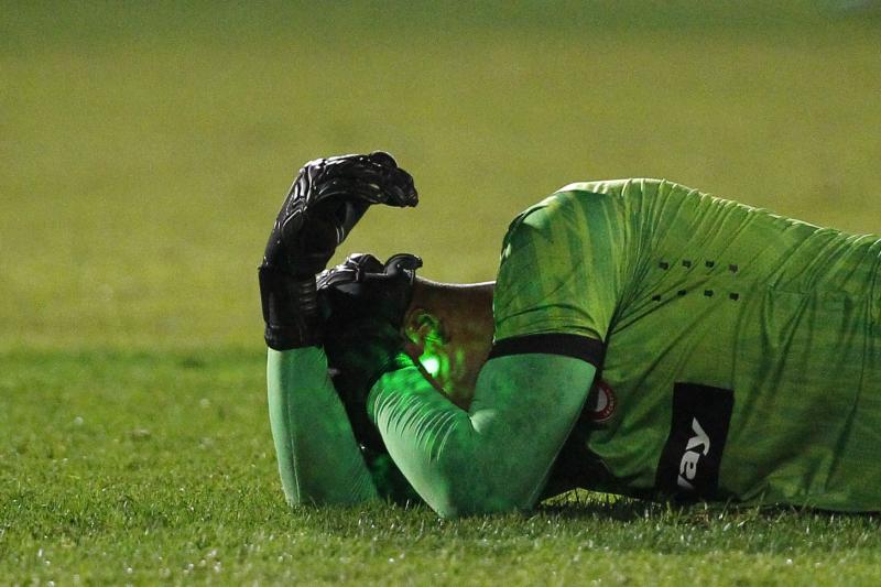Leandro Fernández fue duramente criticado por su accionar durante la agresión a Omar Carabalí. / Photosport