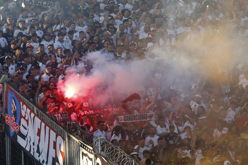 Colo Colo espera jugar el Superclásico a estadio lleno y con hinchas de la U. (Photosport)