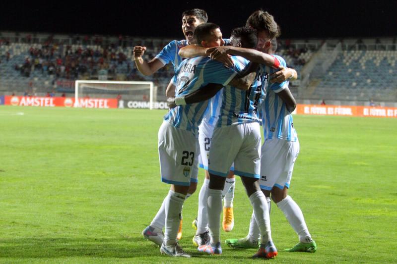 Palestino aseguró Copa Sudamericana tras ser eliminado en la fase 3 de la Copa Libertadores. Crédito: Photosport.