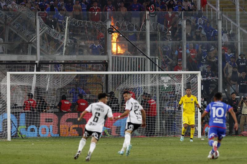 Colo Colo decidió querellarse por los incidentes que ocurrieron en el Superclásico - Photosport