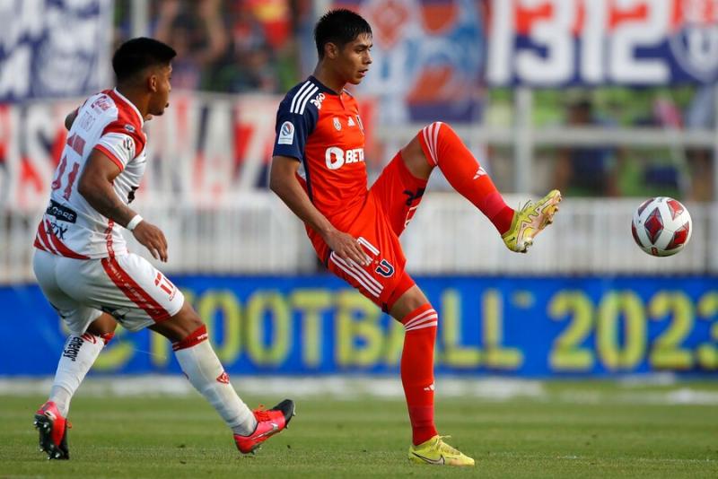 Darío Osorio podría perderse el amistoso entre la Roja y Deportes Copiapó. Crédito: Photosport.