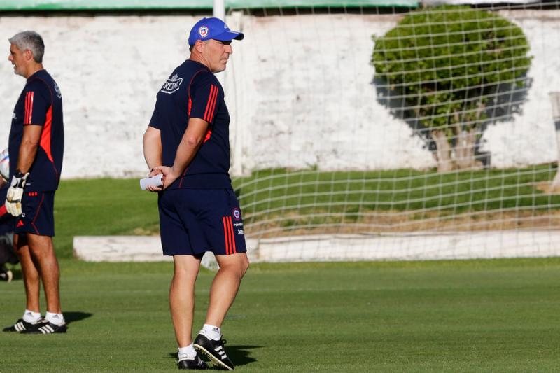 Eduardo Berizzo intentará romper su mala racha al mando de la Roja. Crédito: Photosport.