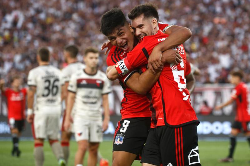 Colo Colo derrotó a Colón de Santa Fe en el estadio Monumental. Imagen: Photosport.