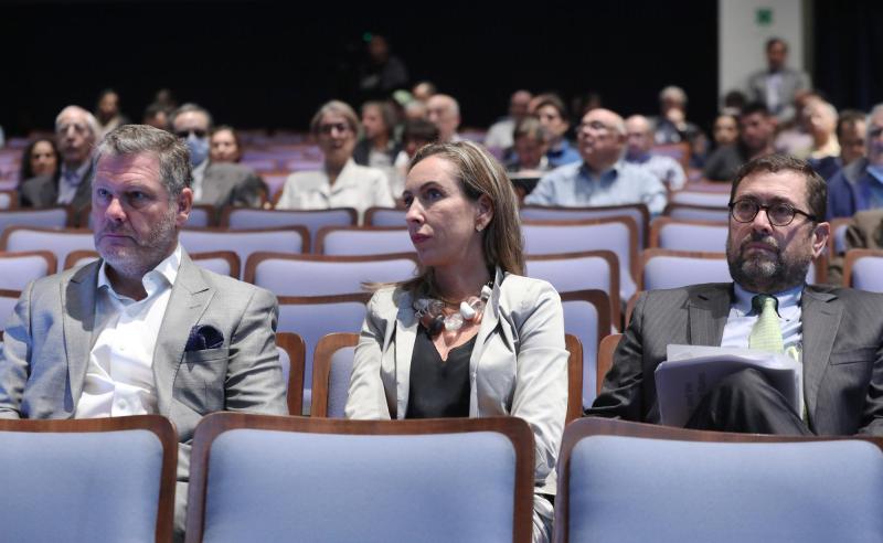 Paul Fürst, Sinéad O’Connor y Francisco Pérez Mackenna, directores de Banco de Chile