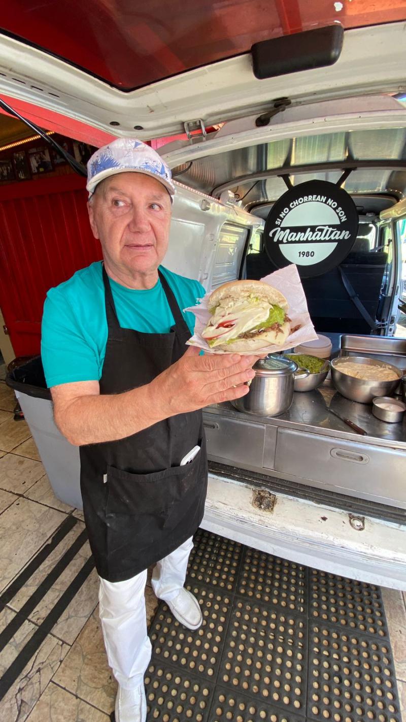 Ricardo Denevi, dueño de la picada "El Manhattan"