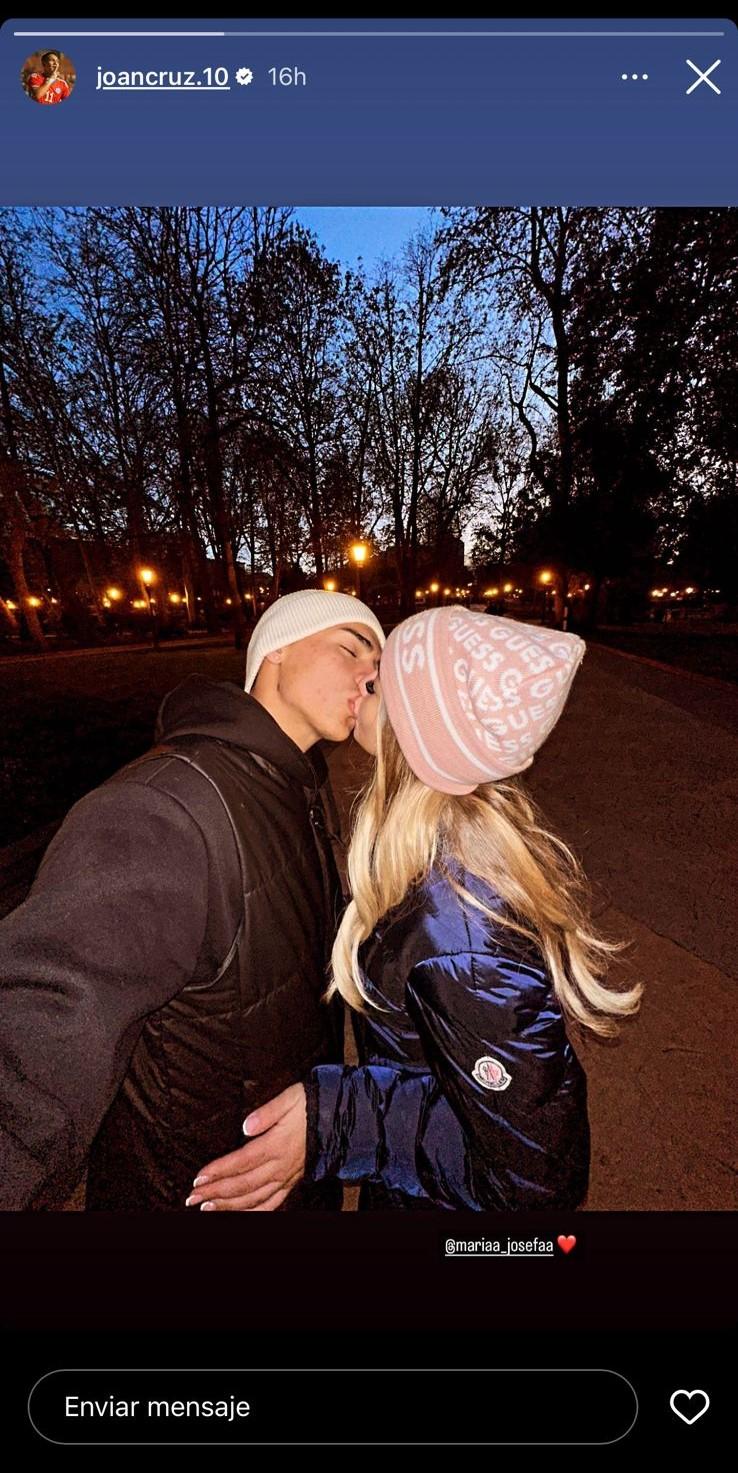 Joan Cruz se reencontró con su pareja en España.