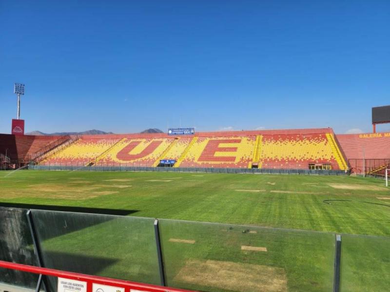Así se veía la cancha del estadio Santa Laura el día martes (Foto Twitter Pa_Infinita)