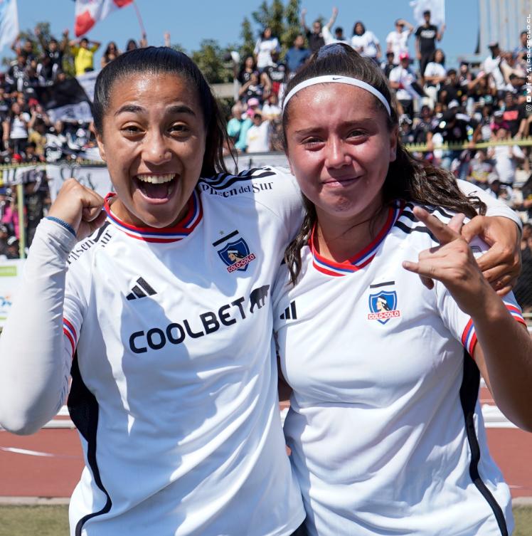 Nicole Carter festejando sus primeros goles en profesionalismo.