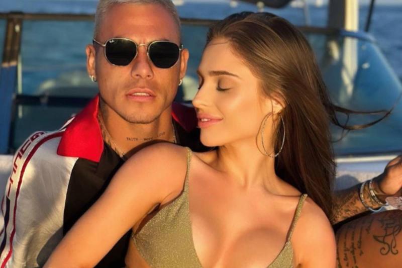 Eduardo Vargas junto a su novia brasileña Juliana Peixoto. (Instagram)