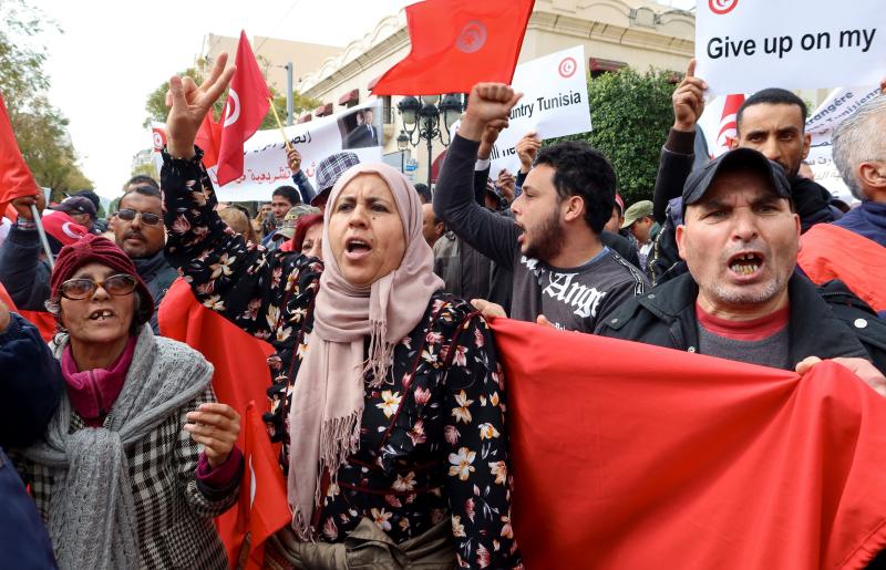 En Túnez continúan las protestas tras la muerte del futbolista Nizar Issaoui. / Reuters